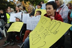 Wiec poparcia dla protestujących ws. niepełnosprawnych. Jest nowy pomysł rządu