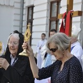 Podobnie jak w latach ubiegłych tak i w tym roku w spotkaniu będą uczestniczyły w swoich relikwiach święte i błogosławione niewiasty.