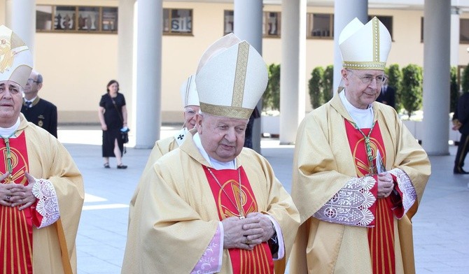 Hanna idzie już w korowodzie świętych