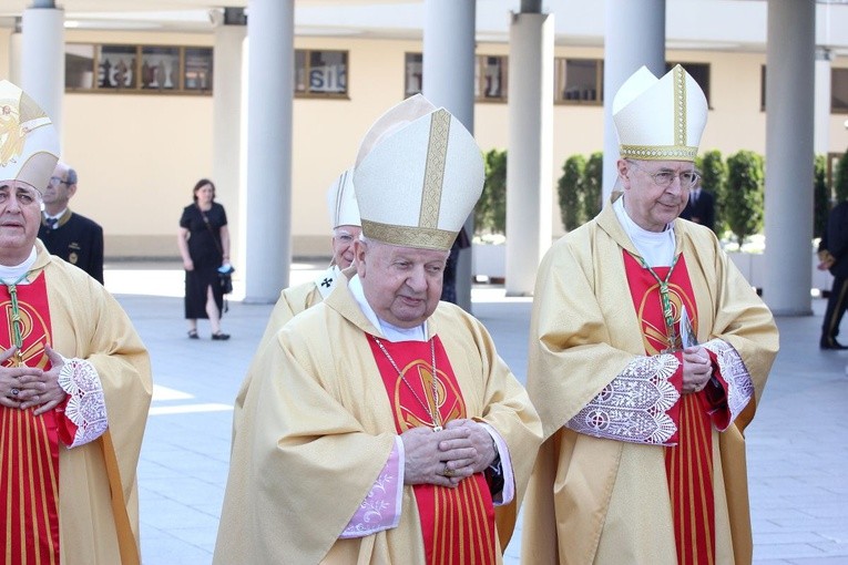 Hanna idzie już w korowodzie świętych