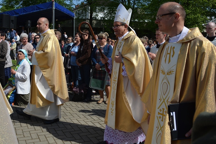 Zjazd osób modlących się za kapłanów