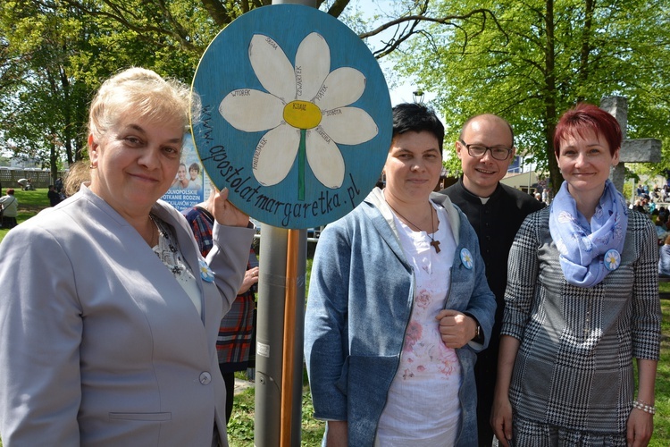 Zjazd osób modlących się za kapłanów