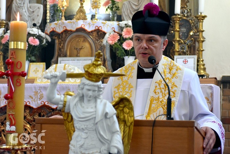 ks. Zbigniew Chromy, który przed laty zakładał duszpasterstwo, wygłosił homilię jubileuszową