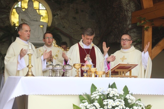 Msza św. na rozpoczęcie 6. pielgrzymki z Hałcnowa do Łagiewnik