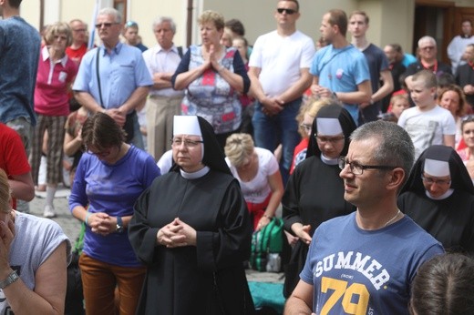 Msza św. na rozpoczęcie 6. pielgrzymki z Hałcnowa do Łagiewnik