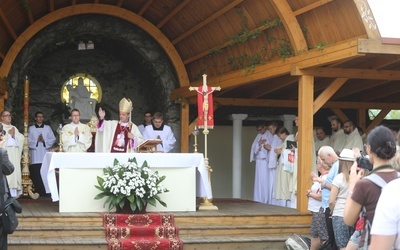 Msza św. na rozpoczęcie 6. pielgrzymki z Hałcnowa do Łagiewnik