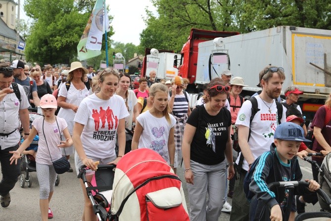 6. pielgrzymka do Bożego Miłosierdzia wyruszyła z Hałcnowa