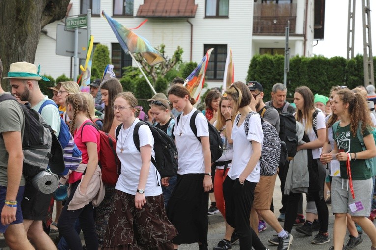 6. pielgrzymka do Bożego Miłosierdzia wyruszyła z Hałcnowa