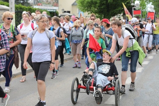 6. pielgrzymka do Bożego Miłosierdzia wyruszyła z Hałcnowa