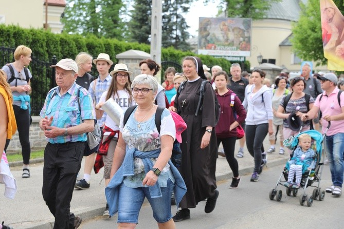 6. pielgrzymka do Bożego Miłosierdzia wyruszyła z Hałcnowa