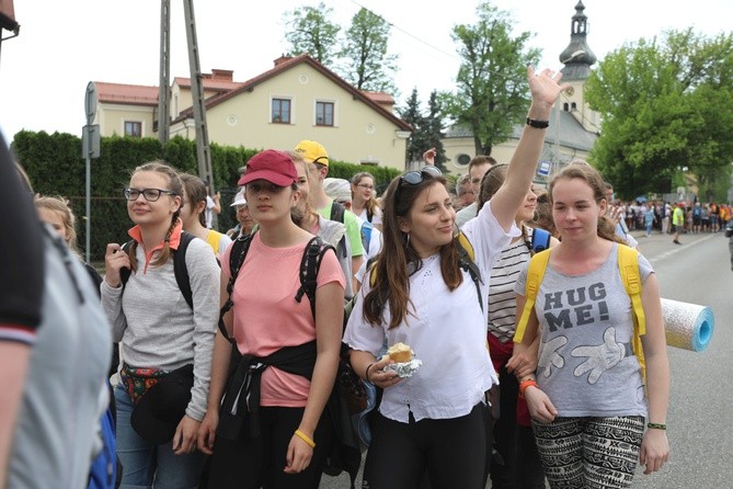 6. pielgrzymka do Bożego Miłosierdzia wyruszyła z Hałcnowa