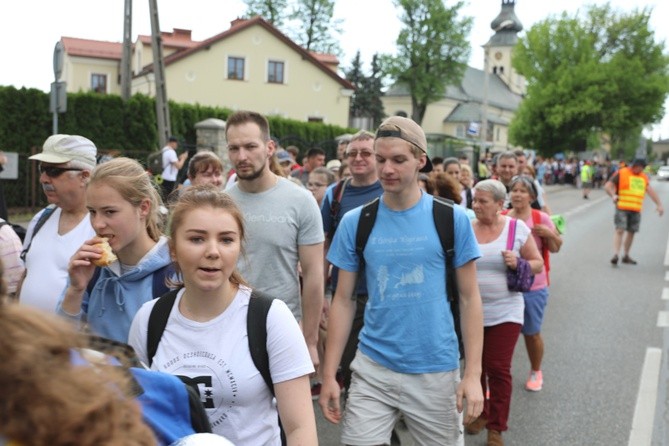 6. pielgrzymka do Bożego Miłosierdzia wyruszyła z Hałcnowa