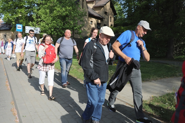 Pielgrzymi z Cieszyna w drodze do Łagiewnik - 2018