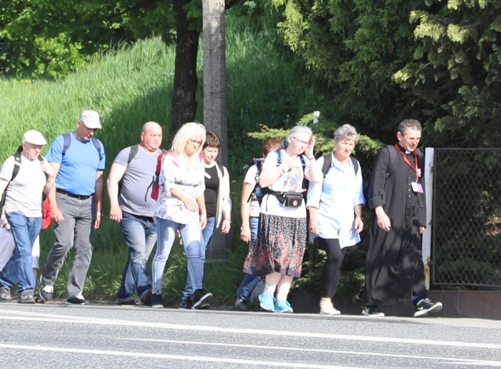 Pielgrzymi z Cieszyna w drodze do Łagiewnik - 2018