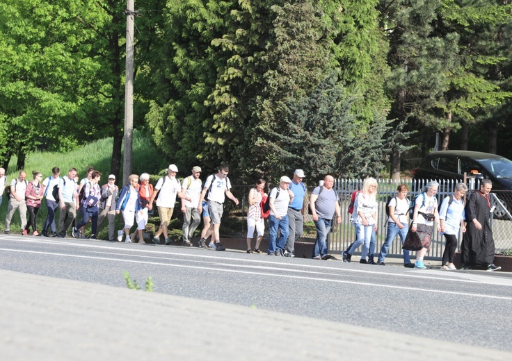 Pielgrzymi z Cieszyna w drodze do Łagiewnik - 2018