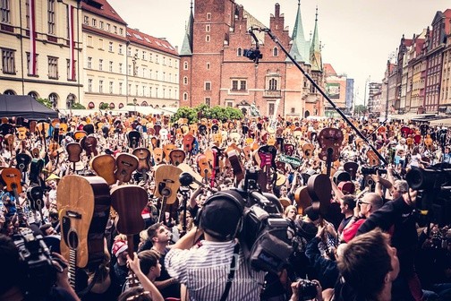 Gitarowy rekord Guinnessa pobity. Pomogli franciszkanie!