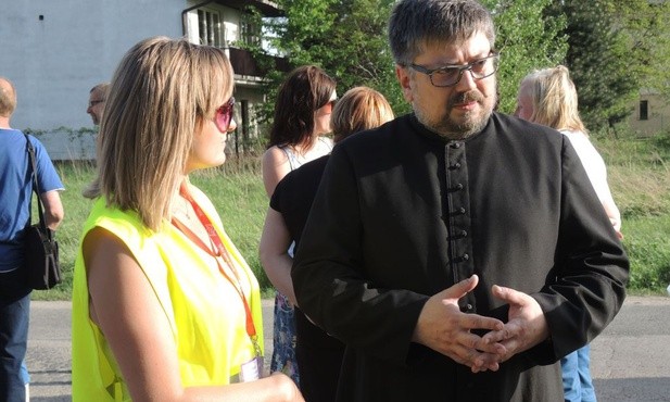 Ks. Mirosław Wądrzyk po raz trzeci witał pielgrzymów wraz ze swoimi parafianami