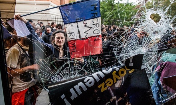 W Paryżu aresztowano prawie 200. zamaskowanych demonstrantów