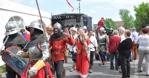 Rodziny i rycerze znów w Jemielnicy