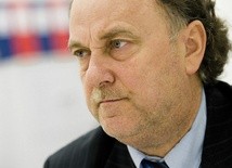 Prof. Krzysztof Selmaj jest neurologiem, specjalistą od stwardnienia rozsianego. Jego badania pozwoliły odkryć mechanizm tej choroby oraz wskazały kierunek nowych terapii i nowoczesnej diagnostyki. Za swe osiągnięcia już w 1994 r. został uhonorowany najważniejszą polską nagrodą naukową przyznawaną przez Fundację na rzecz Nauki Polskiej.