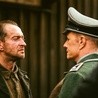 Konstantin Chabienski jako Aleksandr Pieczerski, przywódca buntu, i Christopher Lambert w roli SS-mana Karla Frenzela.