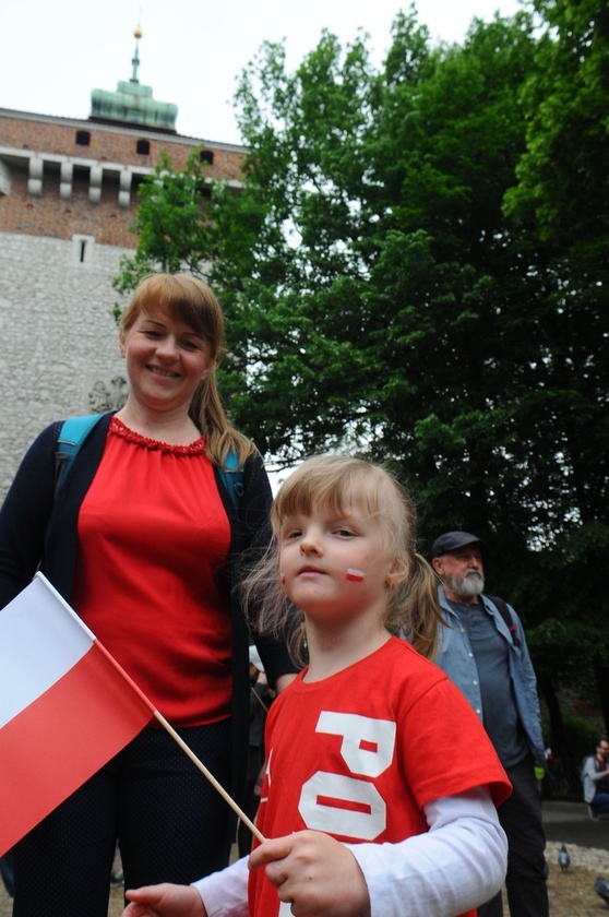 Bicie rekordu długości flagi narodowej Kraków 2018 - cz. 1