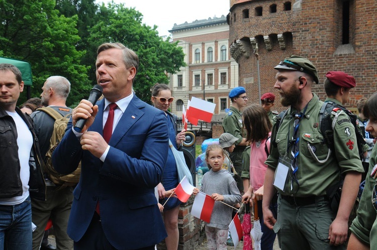 Bicie rekordu długości flagi narodowej Kraków 2018 - cz. 1