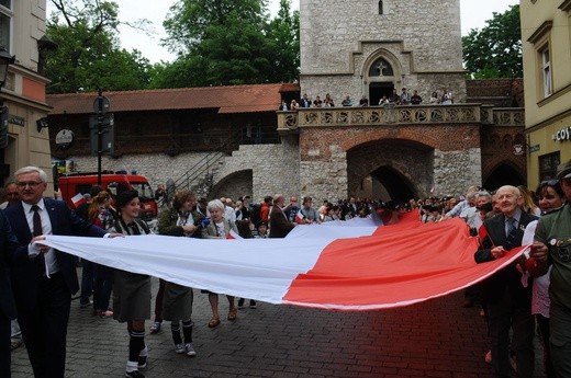 Bicie rekordu długości flagi narodowej Kraków 2018 - cz. 1