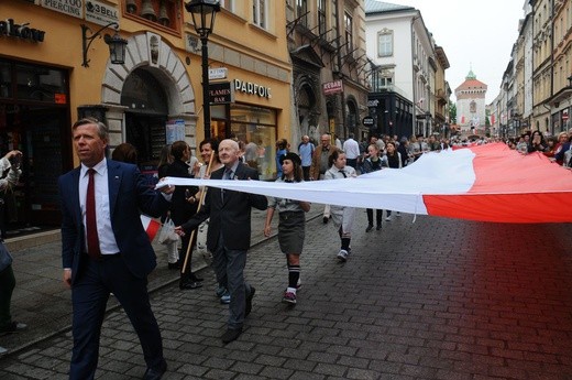 Bicie rekordu długości flagi narodowej Kraków 2018 - cz. 1