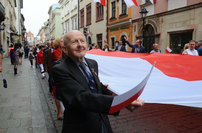 Bicie rekordu długości flagi narodowej Kraków 2018 - cz. 1