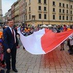 Bicie rekordu długości flagi narodowej Kraków 2018 - cz. 1