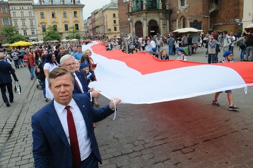 Bicie rekordu długości flagi narodowej Kraków 2018 - cz. 1