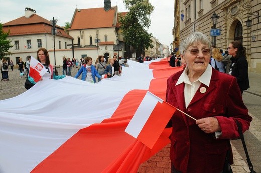 Bicie rekordu długości flagi narodowej Kraków 2018 - cz. 1