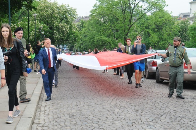 Bicie rekordu długości flagi narodowej Kraków 2018 - cz. 1