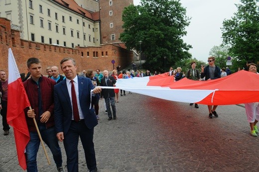 Bicie rekordu długości flagi narodowej Kraków 2018 - cz. 1