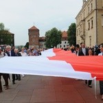 Bicie rekordu długości flagi narodowej Kraków 2018 - cz. 1