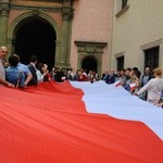 Bicie rekordu długości flagi narodowej Kraków 2018 - cz. 1