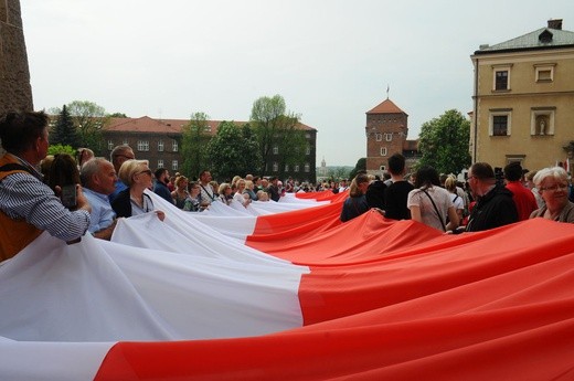 Bicie rekordu długości flagi narodowej Kraków 2018 - cz. 1