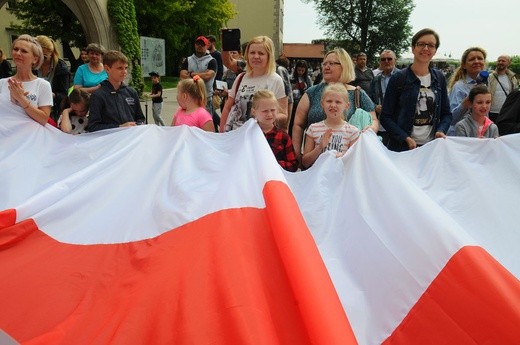 Bicie rekordu długości flagi narodowej Kraków 2018 - cz. 1