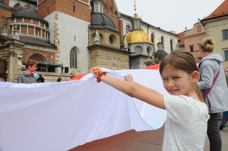 Bicie rekordu długości flagi narodowej Kraków 2018 - cz. 1