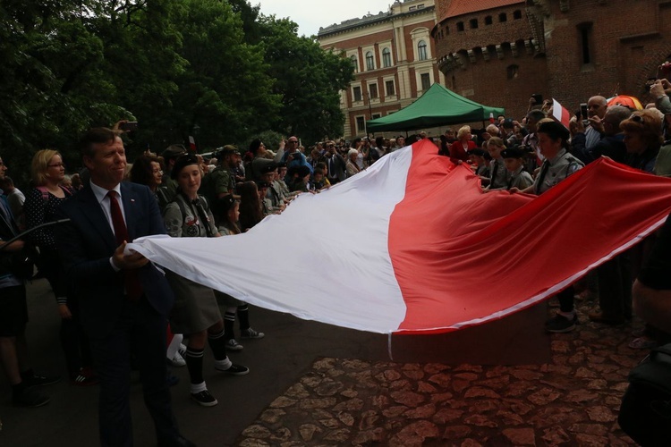 Bicie rekordu długości flagi narodowej Kraków 2018 - cz. 2