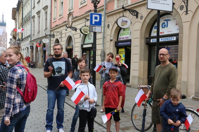 Bicie rekordu długości flagi narodowej Kraków 2018 - cz. 2