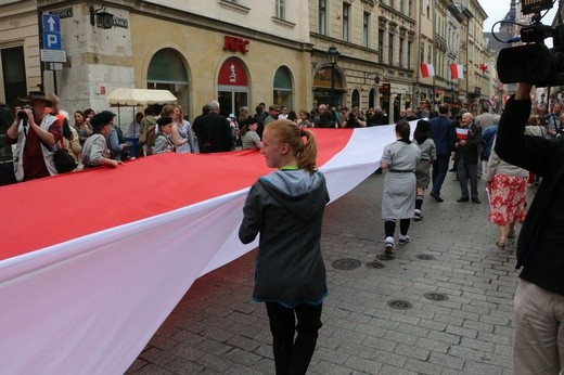 Bicie rekordu długości flagi narodowej Kraków 2018 - cz. 2