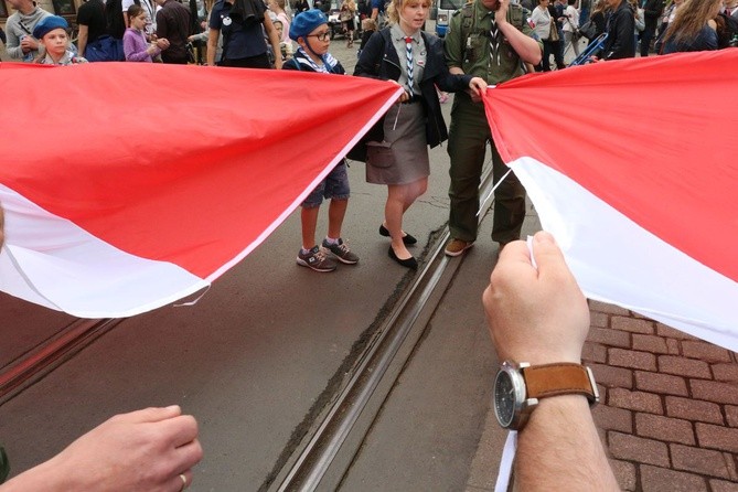 Bicie rekordu długości flagi narodowej Kraków 2018 - cz. 2