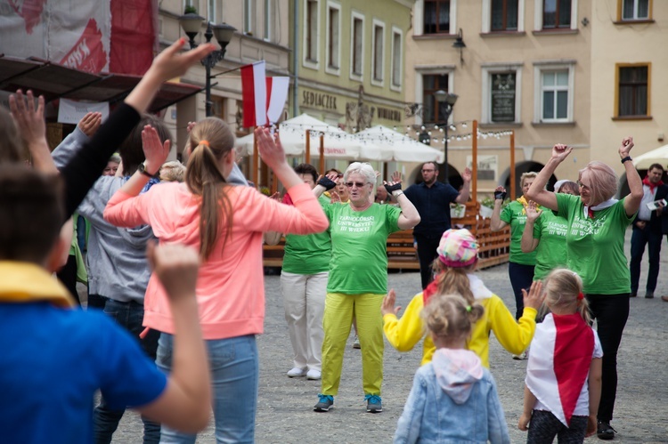 Nietypowo obchodzono Dzień Flagi w Tarnowskich Górach 