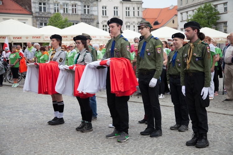 Nietypowo obchodzono Dzień Flagi w Tarnowskich Górach 