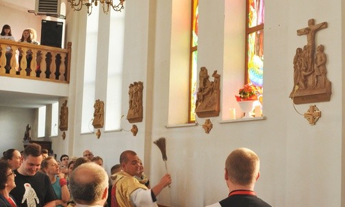 Pielgrzymkowe znaki miłosierdzia w Nidku
