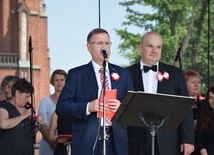 Koncert pieśni patriotycznych rozpoczął prezydent Żyrardowa Wojciech Jasiński
