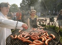 Dyspensa pozwala katolikom na jedzenie mięsa w piątek