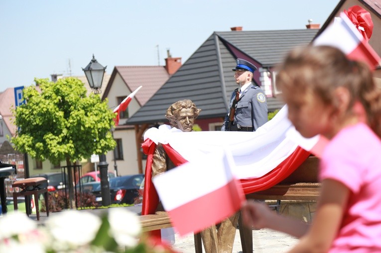 Pomnik Paderewskiego w Ciężkowicach